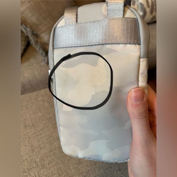 Lululemon modular phone crossbody bag🤍🩶 - Picture 8 of 9